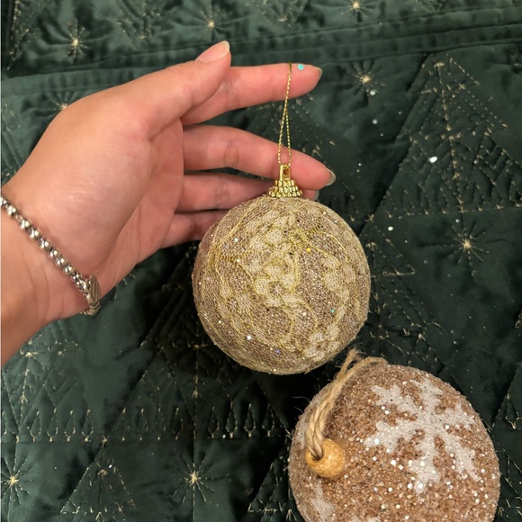 ✨🎄✨Elegant Holiday Sparkle Ornaments✨ - Picture 10 of 10